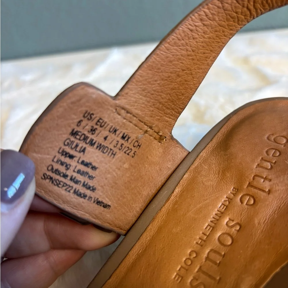 Gentle Souls by Kenneth Cole Giulia 2 Band Wedge Sandal Mushroom Size 6 NIB